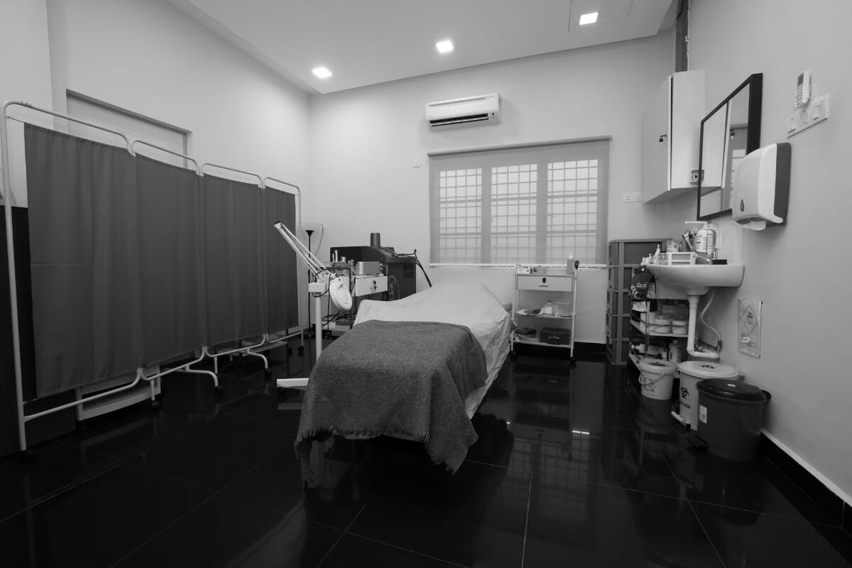 Procedure room at ARC Clinic with treatment bed and screen